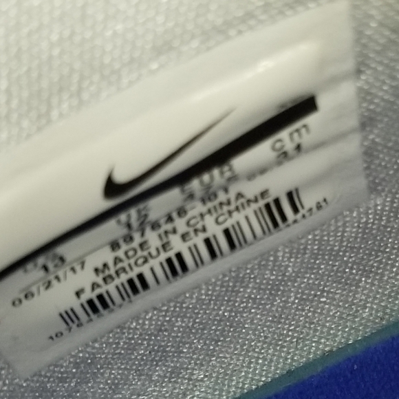 Nike LeBron Soldier 11 Sneakers - Picture 9 of 9